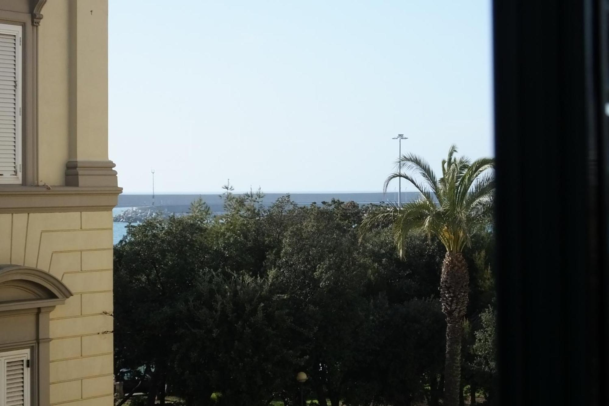 La Finestra Sul Mare B&B 利沃诺 外观 照片